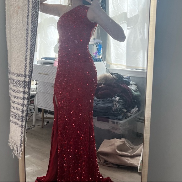 Bright Red Mermaid Glitter One-Shoulder Backless Prom Dress With Sequins - Picture 2 of 9